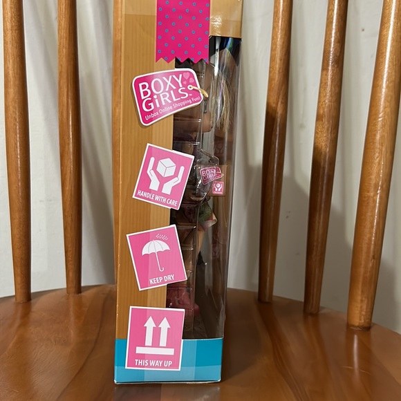 Boxy Girls Doll Hazel. Season 2 Fashion Doll with 5 Online Packages to unbox. - Picture 5 of 5